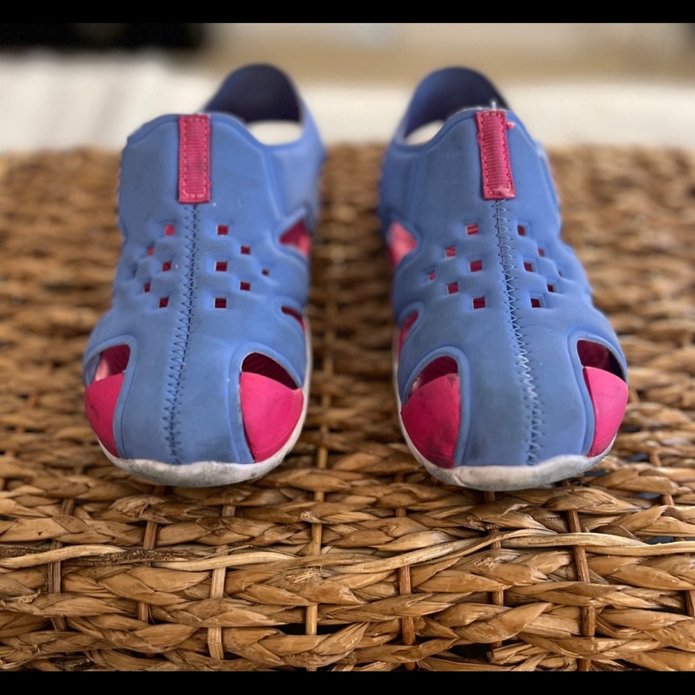 Toddler Water Shoes Size 9/10